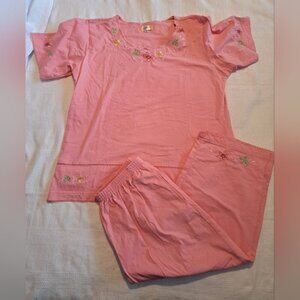 T C Fashion women's size Large lounge set, embroidered flowers, EUC